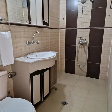 Hotel хотел-ресторант астория 2*